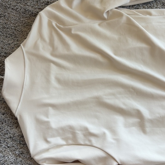 Women's Cream Jacket

Front zip closure
Two front zip pockets
Thumbholes
 
NWOT - Picture 7 of 7